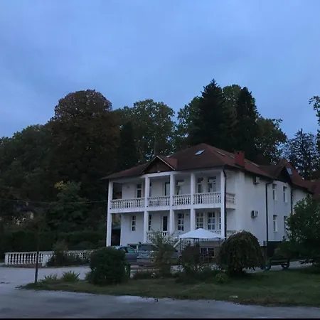 Velika Aleja Villa *